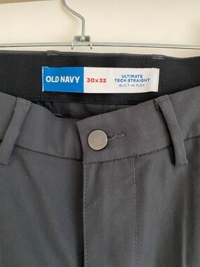 Old Navy Straight-Fit Tech Pants in Charcoal Gray